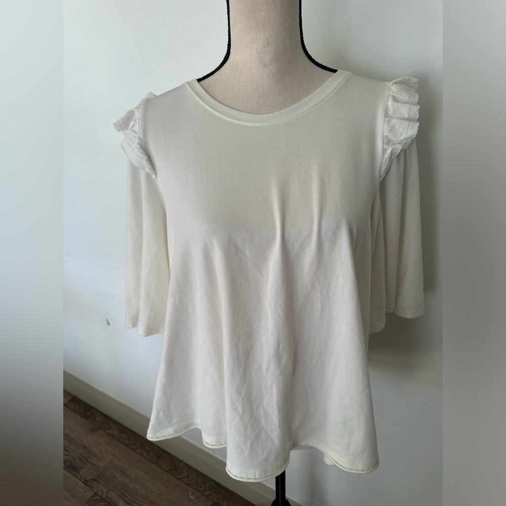 Anthropologie Eri + Ali cream white ruffled shoulder shirt blouse top SZ M